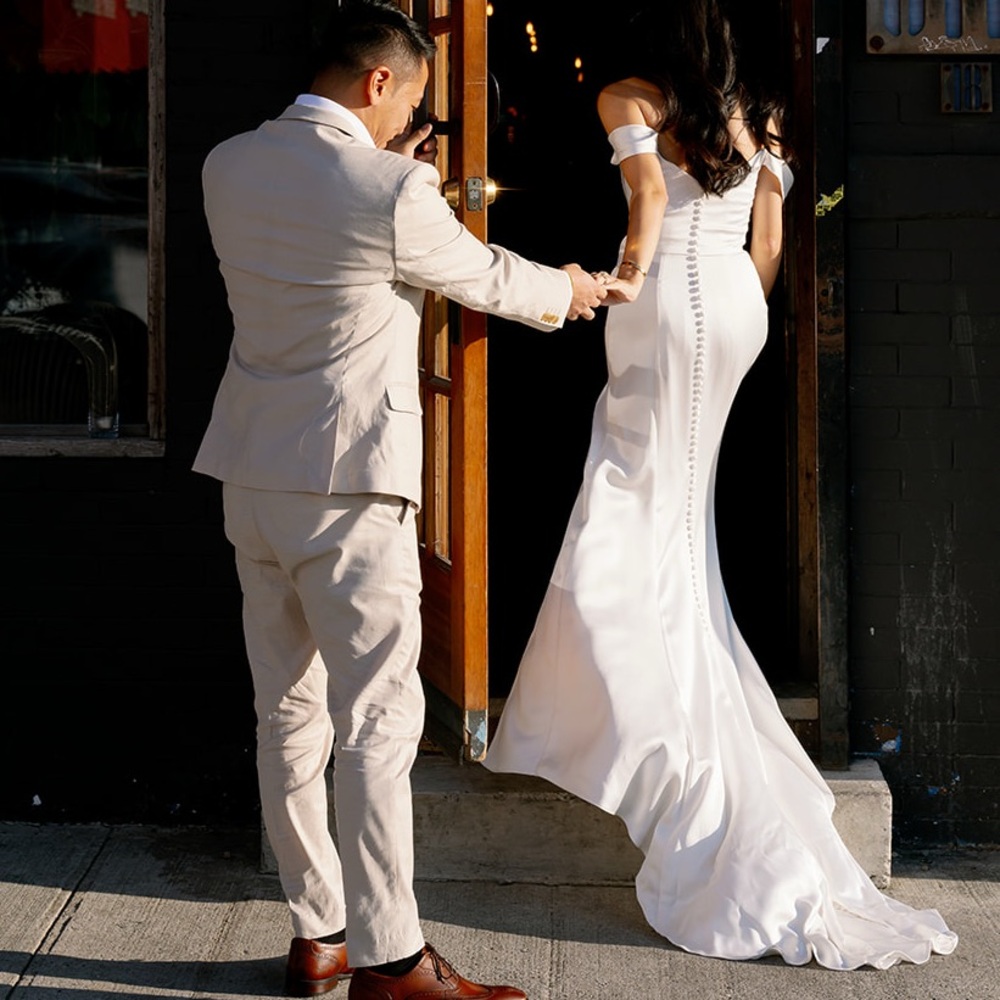 Jenny Yoo White Off-Shoulder Sleeveless Gown - Picture 2 of 5